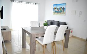 Lovely - Luxury 3 Bedrooms 500M From The Beach.