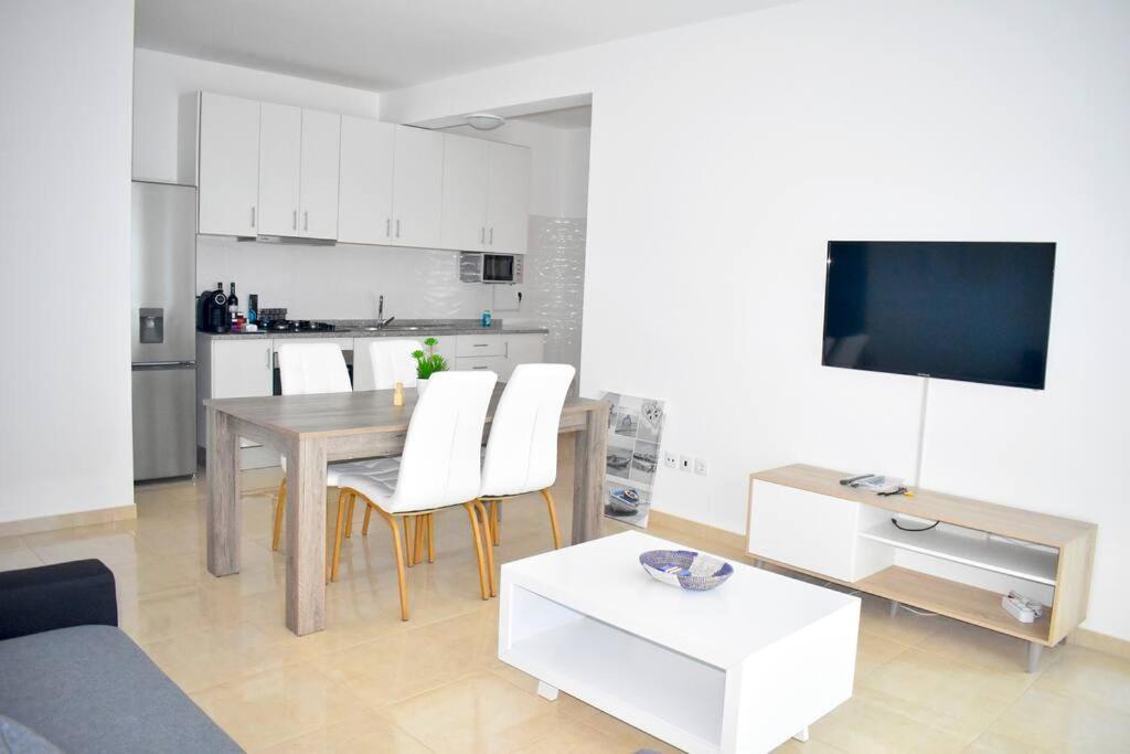 Lovely - Luxury 3 Bedrooms 500M From The Beach. Santa Maria Buitenkant foto