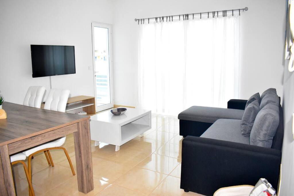 Lovely - Luxury 3 Bedrooms 500M From The Beach. Santa Maria Buitenkant foto
